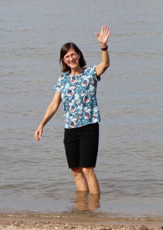 Carolyn Antman waving